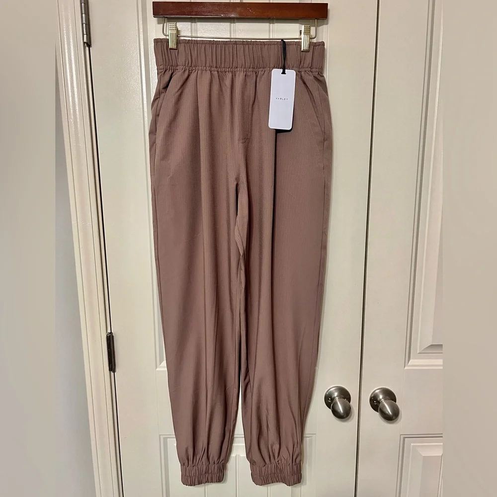 Varley Enzo Ripstop Snap Cuff Easy Pant in Deep Taupe - Size Small - Picture 7 of 9